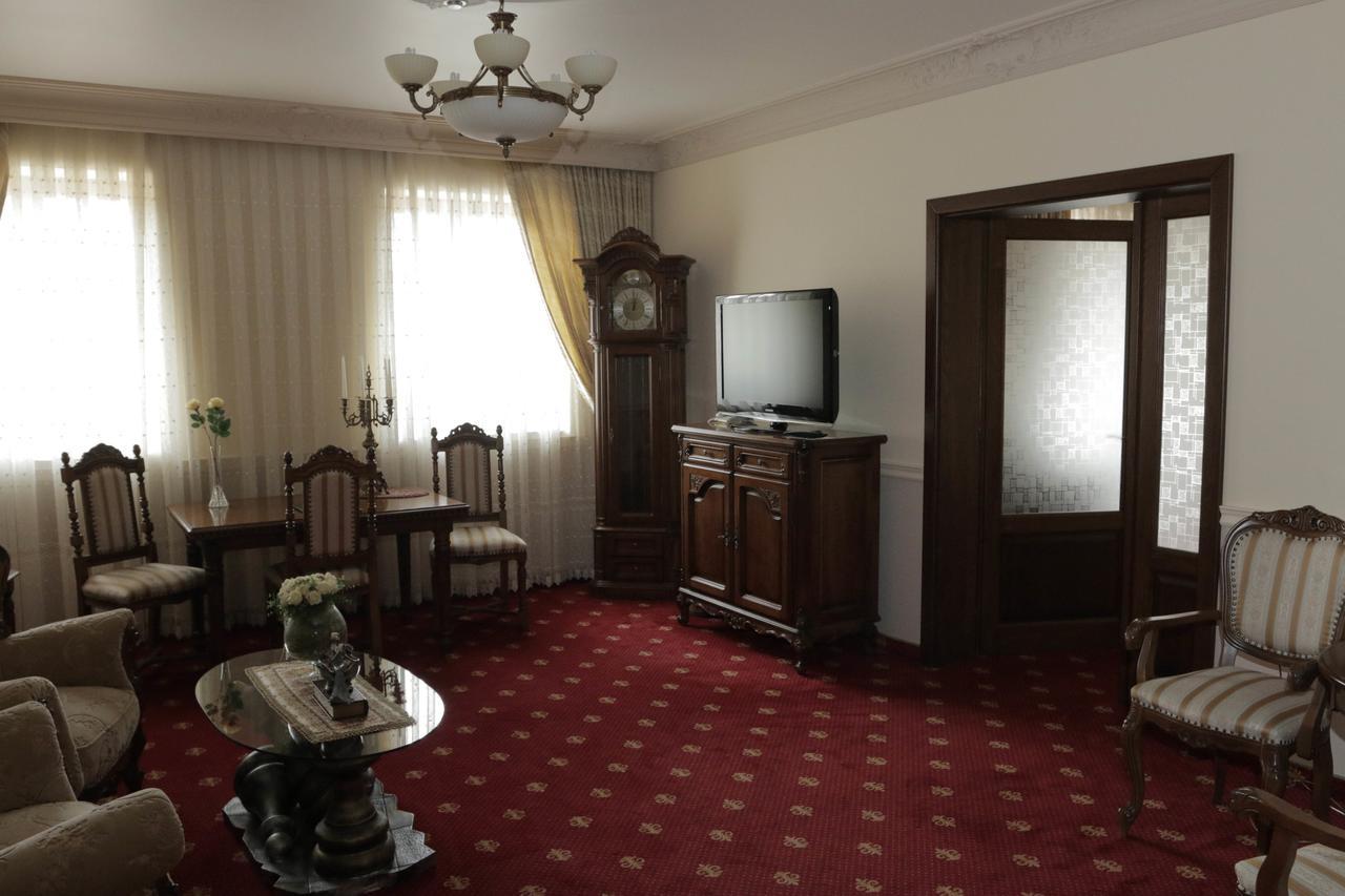 Hotel Slavia Salonta Exterior foto